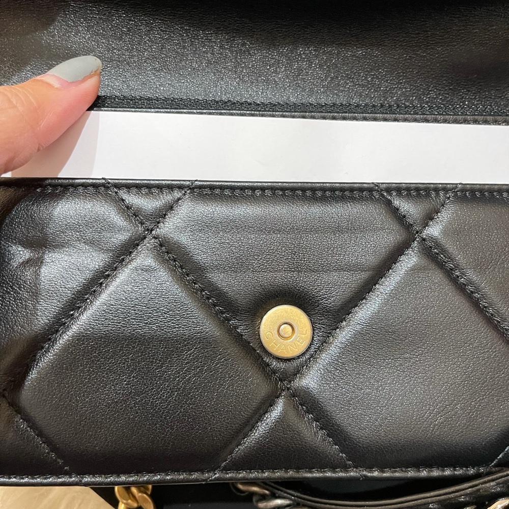 Chanel 19 wallet on chain - Picture 6 of 11